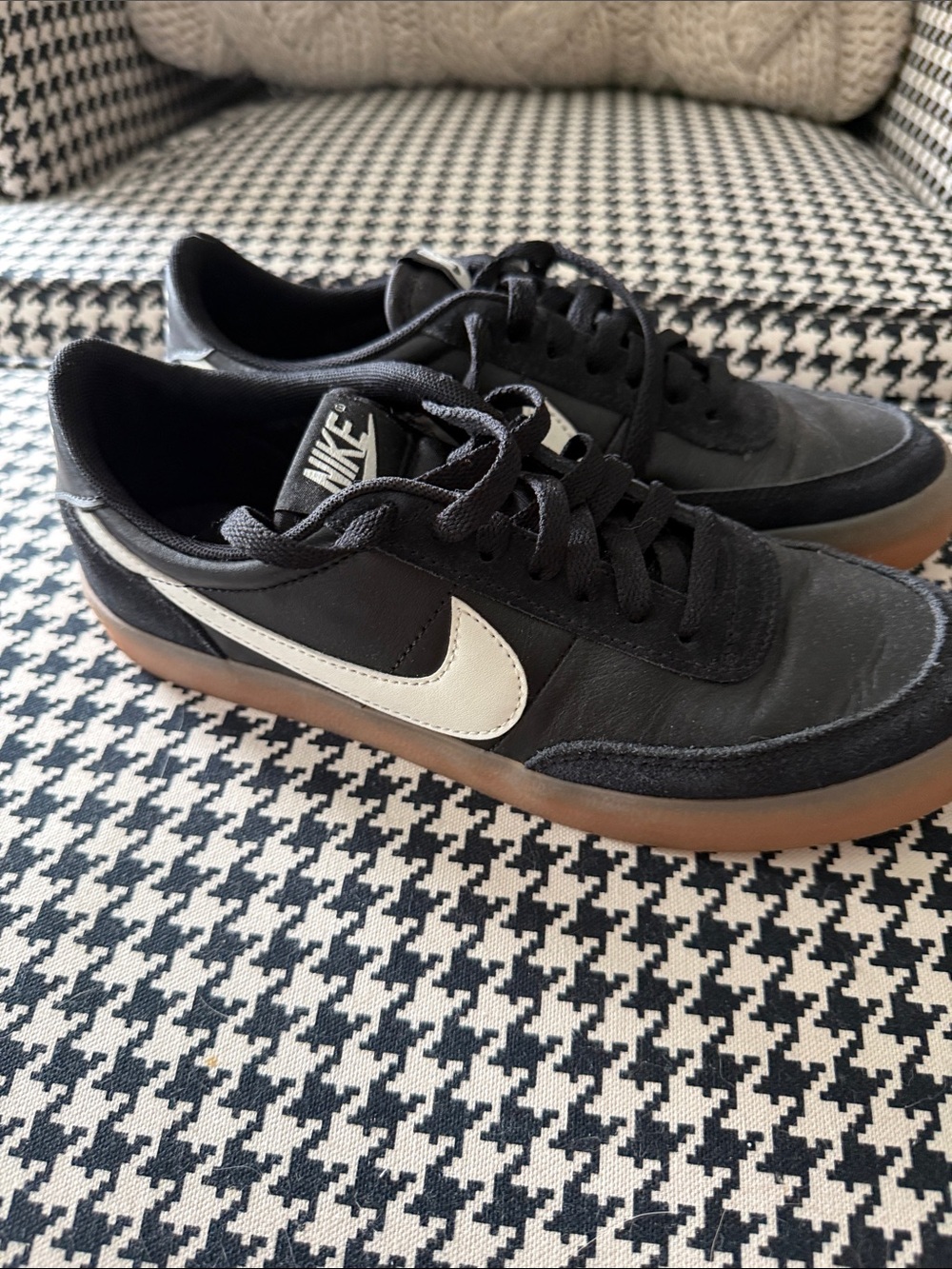 Nike Men’s Black Sneakers with White Swoosh and Gum Sole